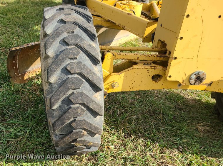 image for item LJ9295 1996 John Deere 770BH  motor grader