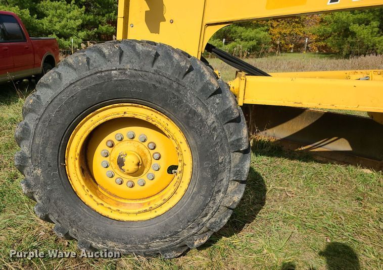 image for item LJ9295 1996 John Deere 770BH  motor grader