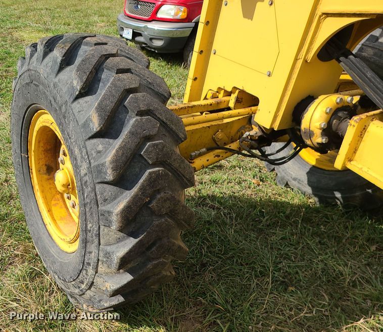 image for item LJ9295 1996 John Deere 770BH  motor grader