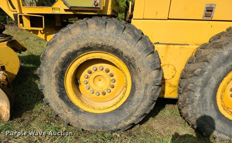 image for item LJ9295 1996 John Deere 770BH  motor grader