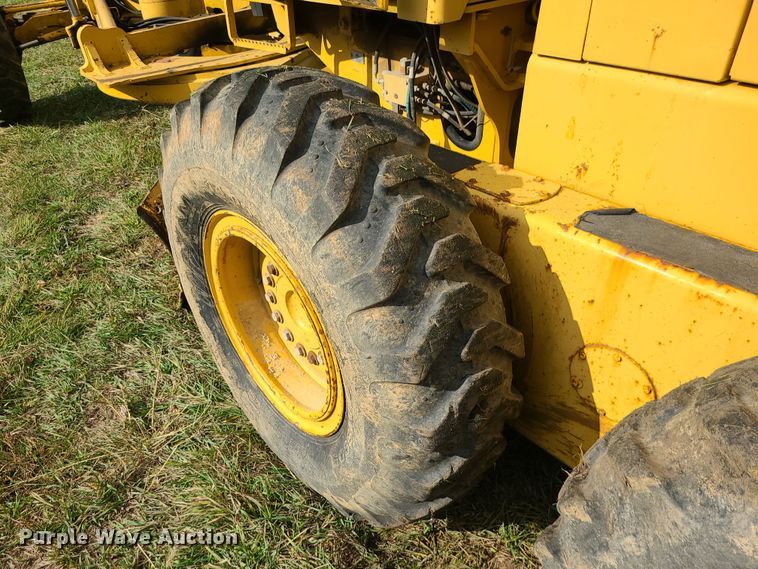 image for item LJ9295 1996 John Deere 770BH  motor grader