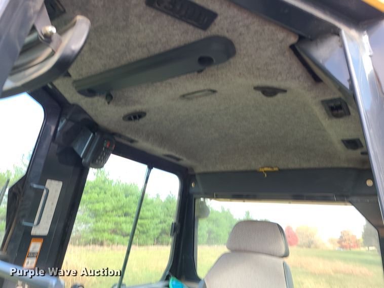 image for item LJ9296 2013 John Deere 650K  dozer