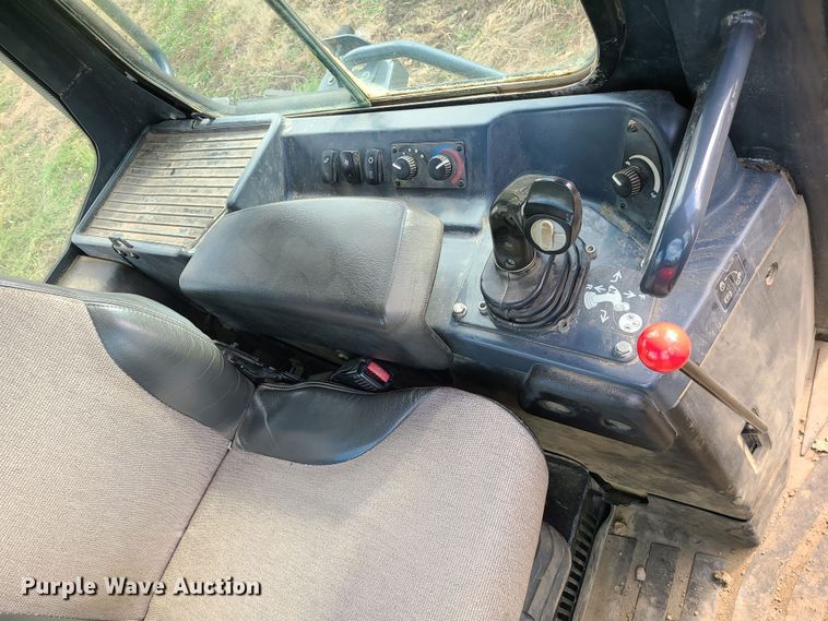 image for item LJ9296 2013 John Deere 650K  dozer