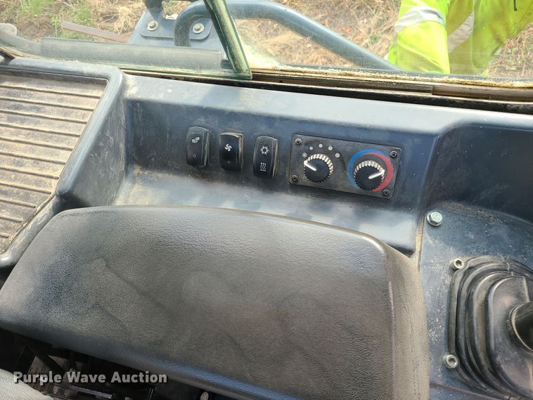 image for item LJ9296 2013 John Deere 650K  dozer