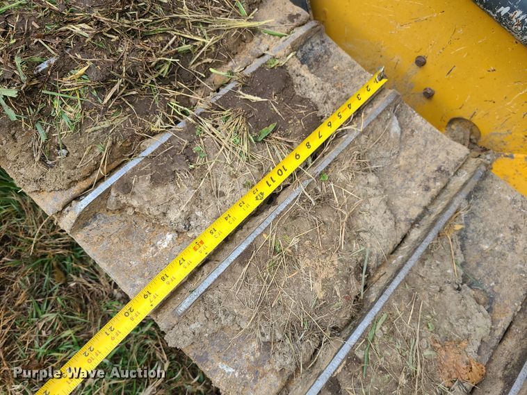 image for item LJ9296 2013 John Deere 650K  dozer