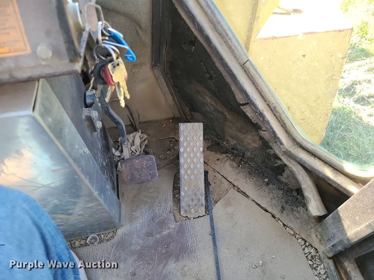 image for item LJ9298 1996 Komatsu WA180-1  wheel loader