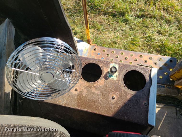 image for item LJ9298 1996 Komatsu WA180-1  wheel loader