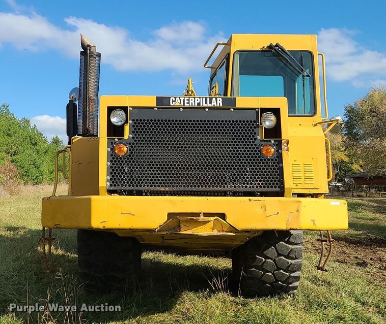 image for item LJ9299 1989 Caterpillar 615C  elevating scraper