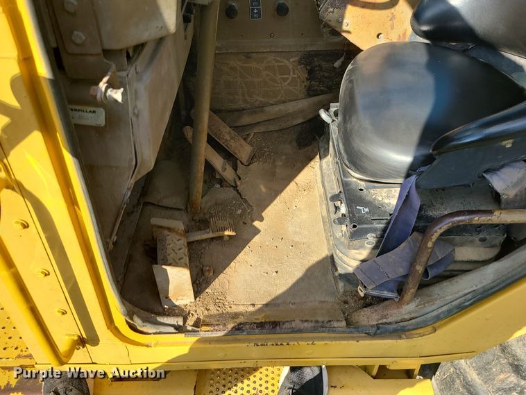 image for item LJ9299 1989 Caterpillar 615C  elevating scraper