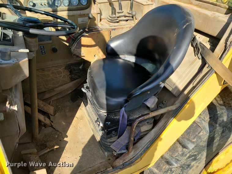 image for item LJ9299 1989 Caterpillar 615C  elevating scraper