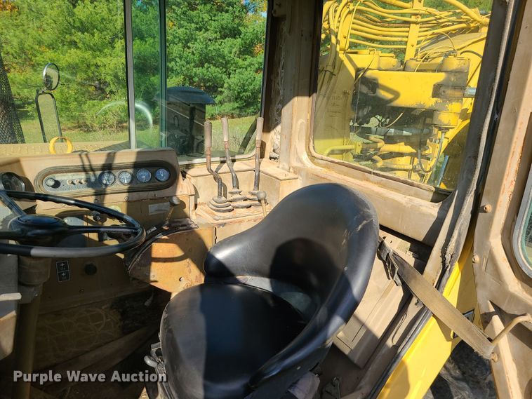 image for item LJ9299 1989 Caterpillar 615C  elevating scraper