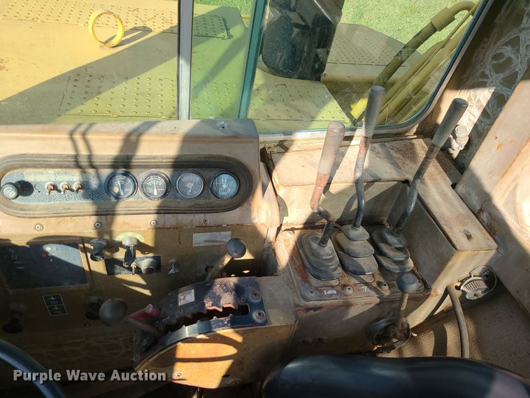 image for item LJ9299 1989 Caterpillar 615C  elevating scraper