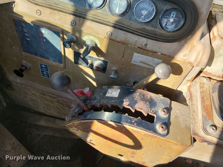 image for item LJ9299 1989 Caterpillar 615C  elevating scraper