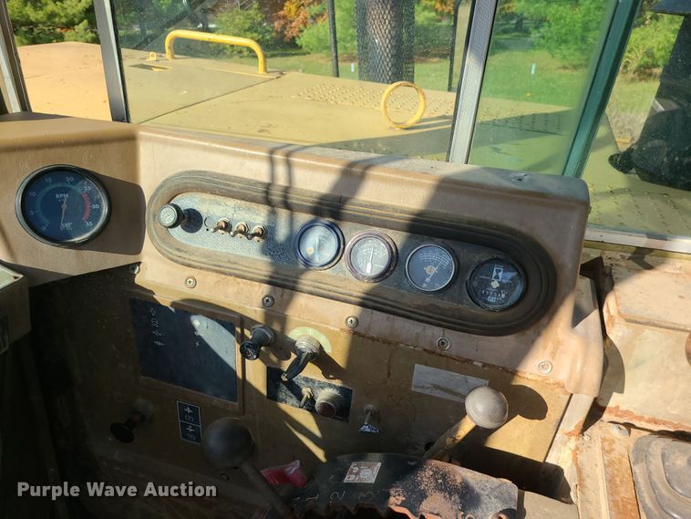 image for item LJ9299 1989 Caterpillar 615C  elevating scraper