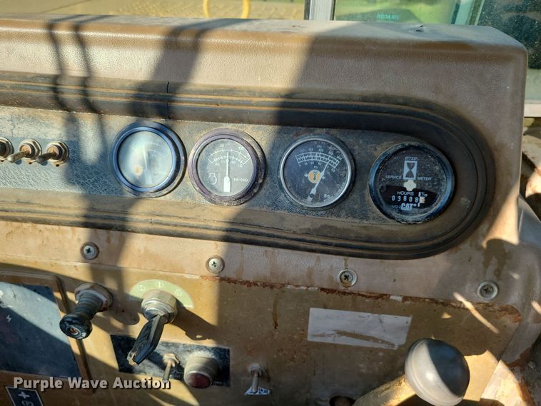 image for item LJ9299 1989 Caterpillar 615C  elevating scraper