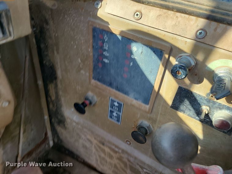 image for item LJ9299 1989 Caterpillar 615C  elevating scraper