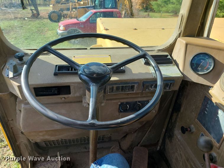 image for item LJ9299 1989 Caterpillar 615C  elevating scraper