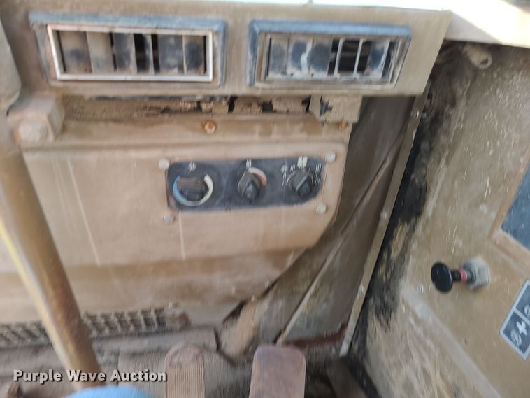 image for item LJ9299 1989 Caterpillar 615C  elevating scraper