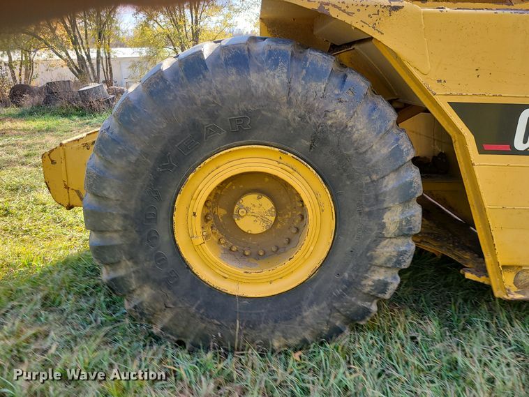 image for item LJ9299 1989 Caterpillar 615C  elevating scraper