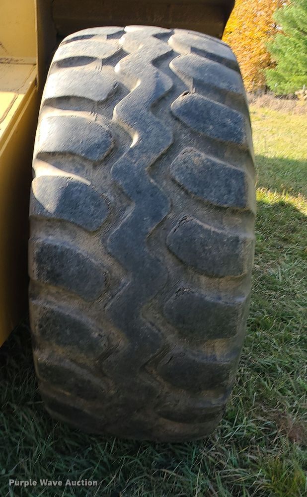 image for item LJ9299 1989 Caterpillar 615C  elevating scraper