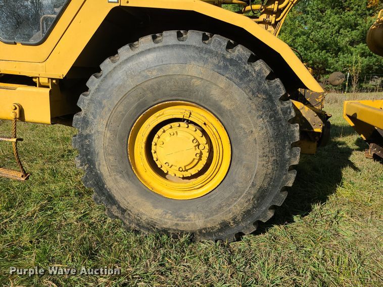 image for item LJ9299 1989 Caterpillar 615C  elevating scraper