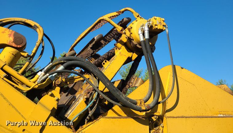 image for item LJ9300 2006 Caterpillar 615C Series II  elevating scraper