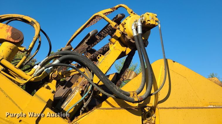 image for item LJ9300 2006 Caterpillar 615C Series II  elevating scraper