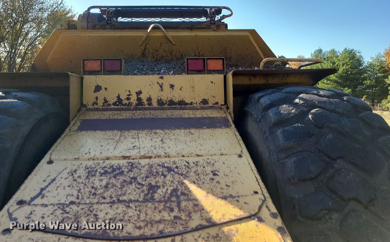 image for item LJ9300 2006 Caterpillar 615C Series II  elevating scraper