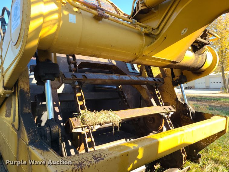 image for item LJ9300 2006 Caterpillar 615C Series II  elevating scraper