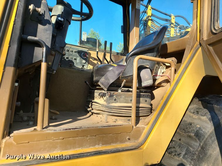 image for item LJ9300 2006 Caterpillar 615C Series II  elevating scraper