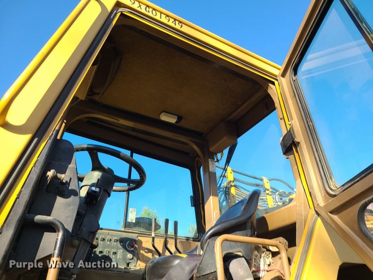 image for item LJ9300 2006 Caterpillar 615C Series II  elevating scraper