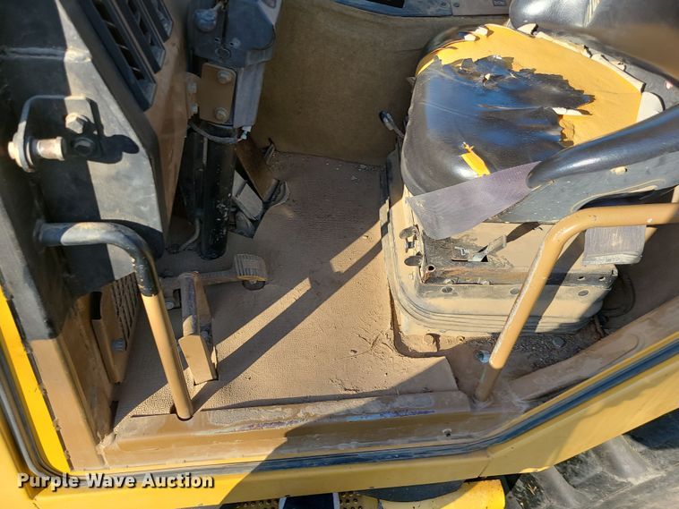 image for item LJ9300 2006 Caterpillar 615C Series II  elevating scraper