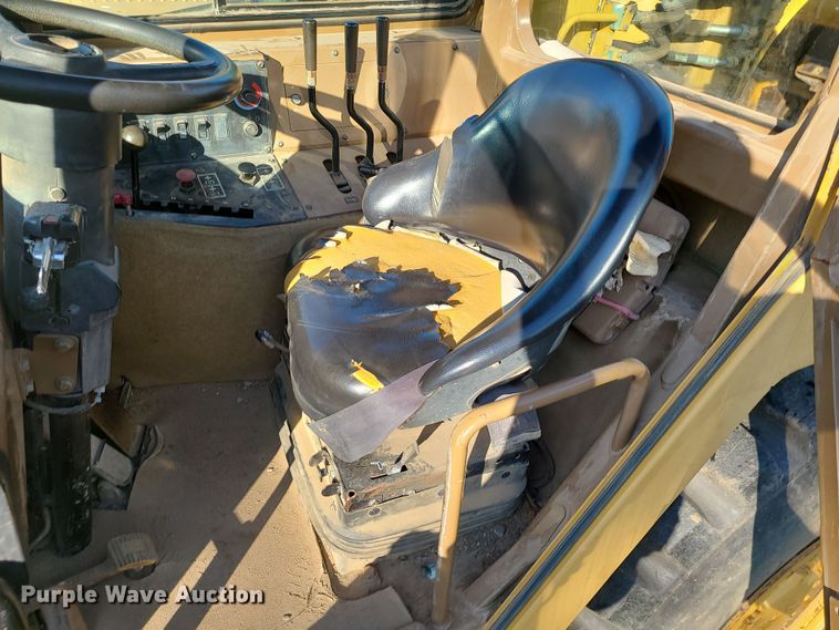 image for item LJ9300 2006 Caterpillar 615C Series II  elevating scraper