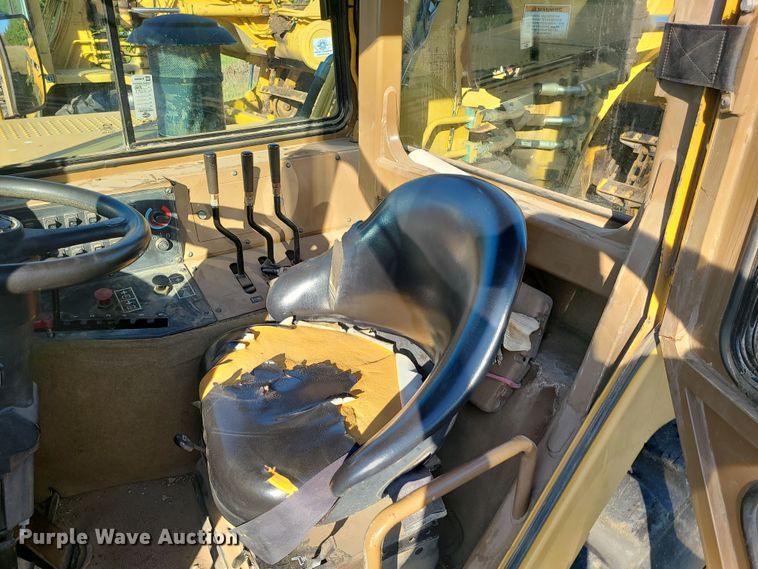 image for item LJ9300 2006 Caterpillar 615C Series II  elevating scraper