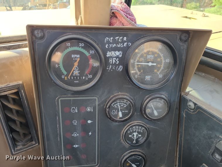 image for item LJ9300 2006 Caterpillar 615C Series II  elevating scraper