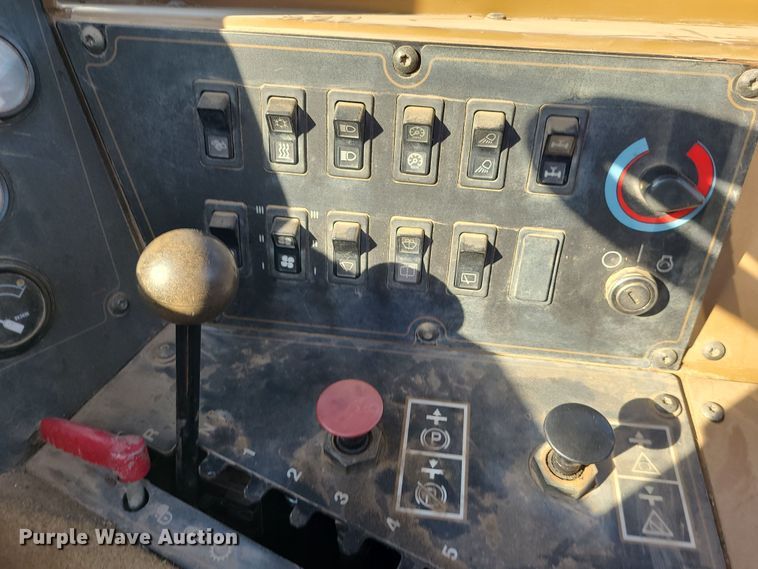 image for item LJ9300 2006 Caterpillar 615C Series II  elevating scraper