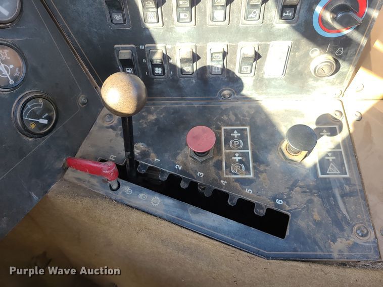 image for item LJ9300 2006 Caterpillar 615C Series II  elevating scraper