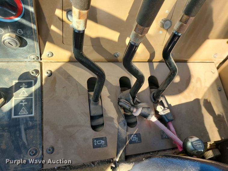 image for item LJ9300 2006 Caterpillar 615C Series II  elevating scraper