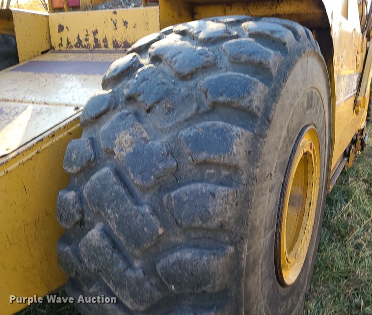 image for item LJ9300 2006 Caterpillar 615C Series II  elevating scraper