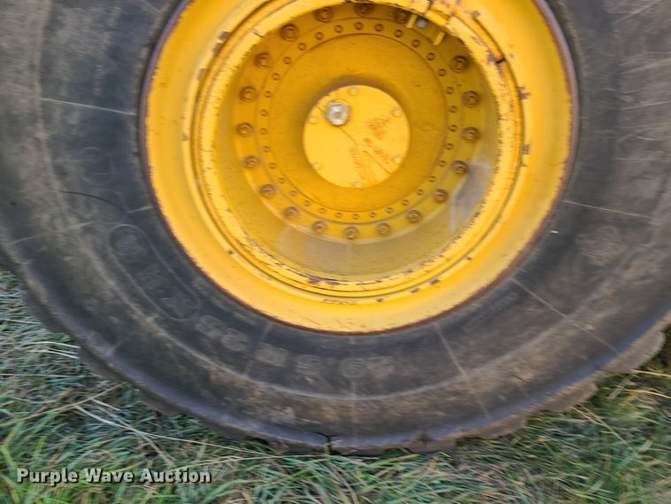 image for item LJ9300 2006 Caterpillar 615C Series II  elevating scraper