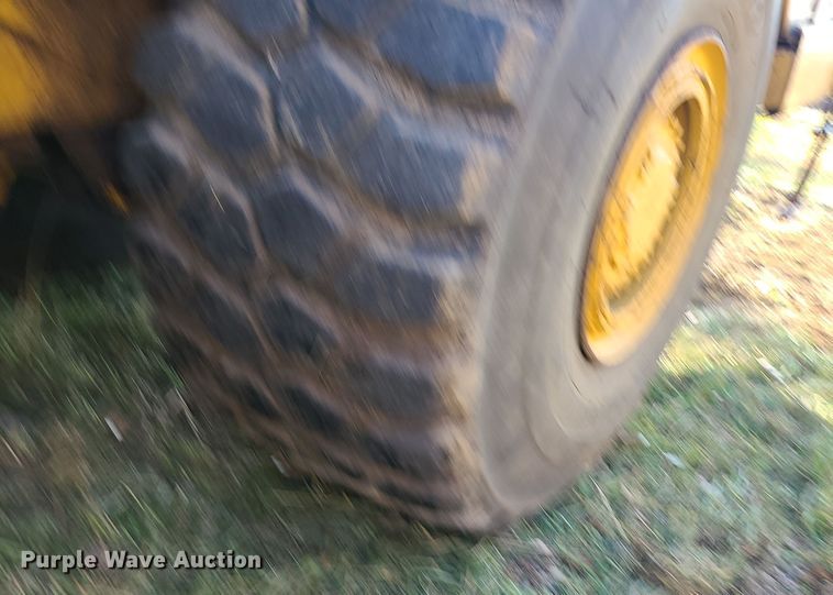 image for item LJ9300 2006 Caterpillar 615C Series II  elevating scraper