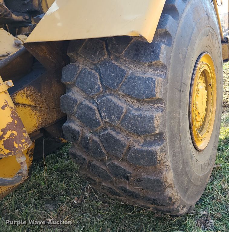 image for item LJ9300 2006 Caterpillar 615C Series II  elevating scraper