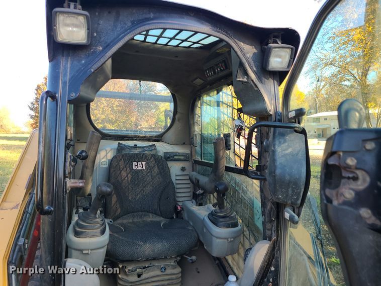 image for item LJ9301 2011 Caterpillar 289C  tracked skid steer loader