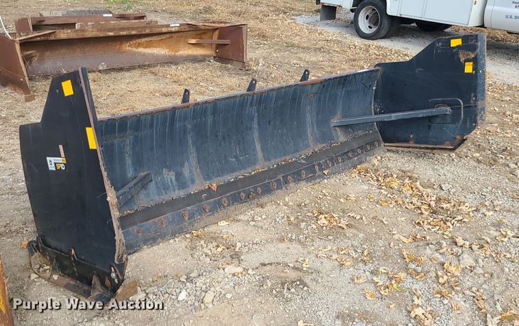 image for item LJ9307 John Deere SP10  skid steer snow pusher