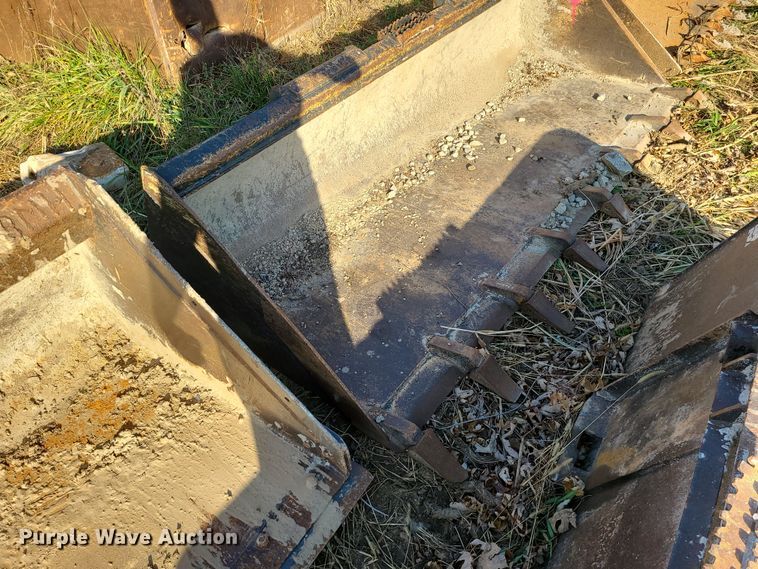 image for item LJ9312 84" W skid steer bucket