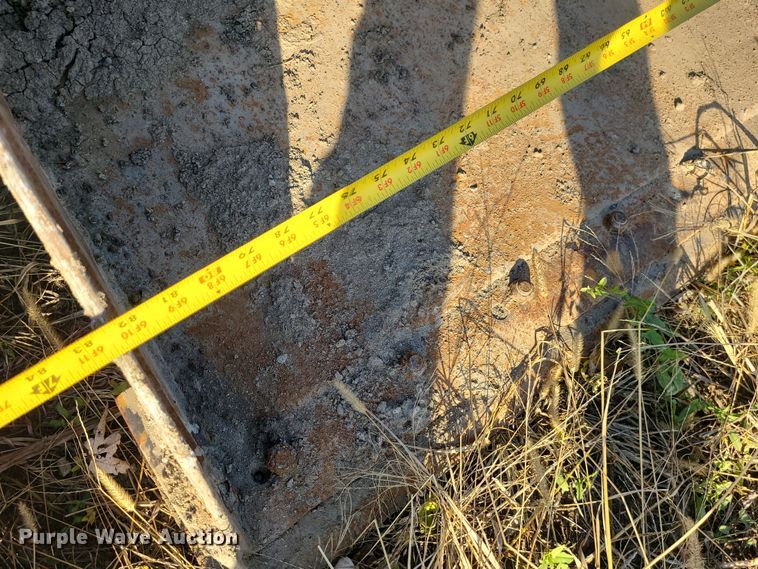 image for item LJ9315 84" W skid steer bucket