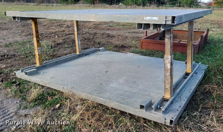 image for item LJ9319 Trench box