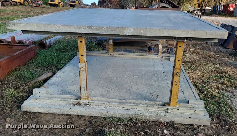 image for item LJ9319 Trench box