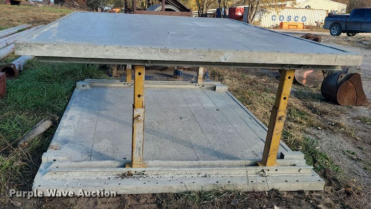 image for item LJ9319 Trench box