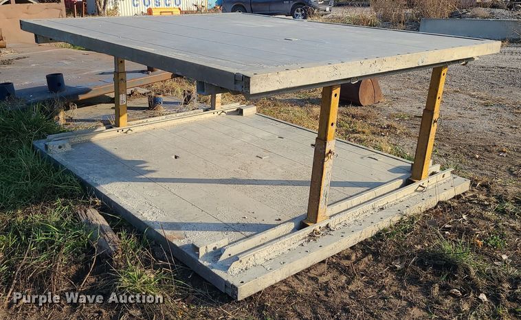 image for item LJ9319 Trench box